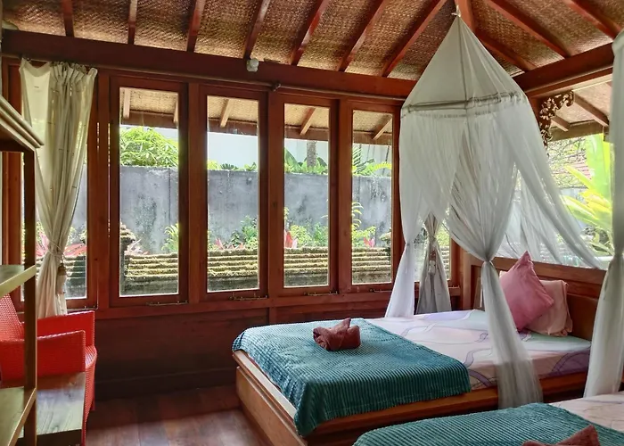 Malathi Authentic Joglo House - Garden Pool View ウブド