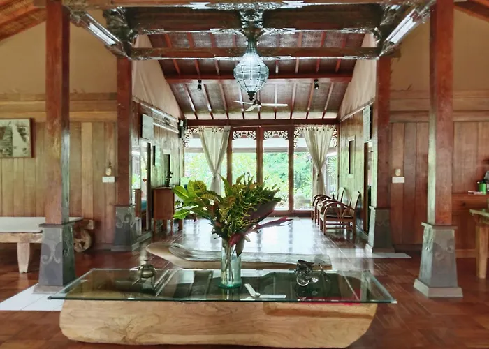 Malathi Authentic Joglo House - Garden Pool View ヴィラ *