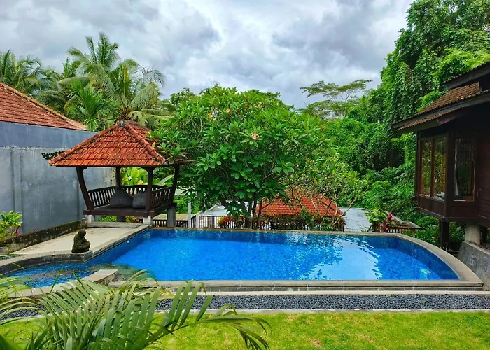 Malathi Authentic Joglo House - Garden Pool View ヴィラ *