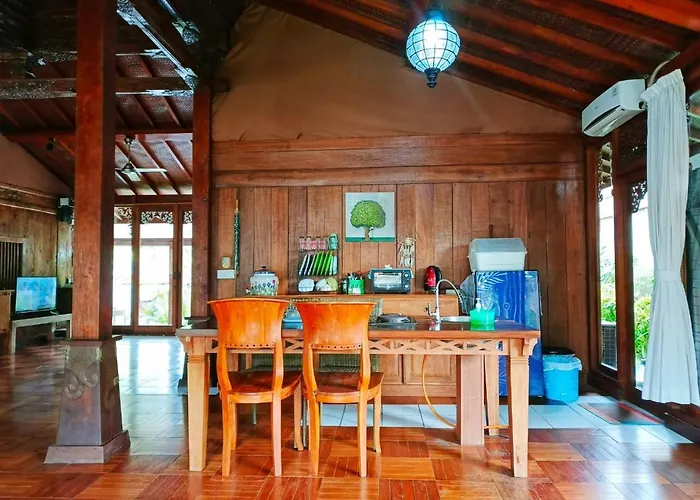 ヴィラ Malathi Authentic Joglo House - Garden Pool View *