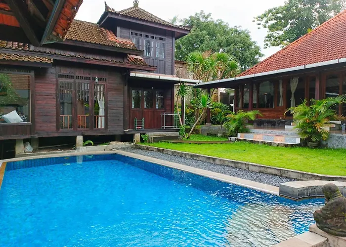 Malathi Authentic Joglo House - Garden Pool View ウブド