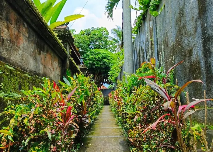 ヴィラ Malathi Authentic Joglo House - Garden Pool View ウブド