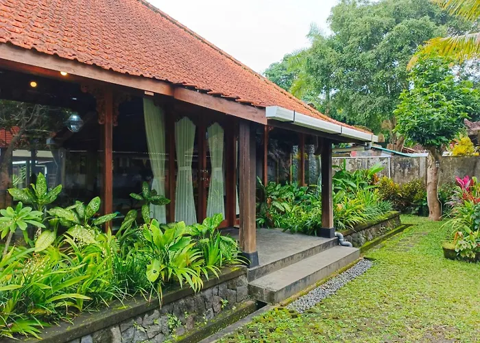 Malathi Authentic Joglo House - Garden Pool View *