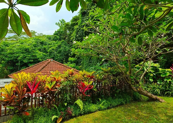 Malathi Authentic Joglo House - Garden Pool View *