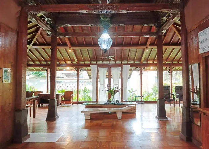 Malathi Authentic Joglo House - Garden Pool View