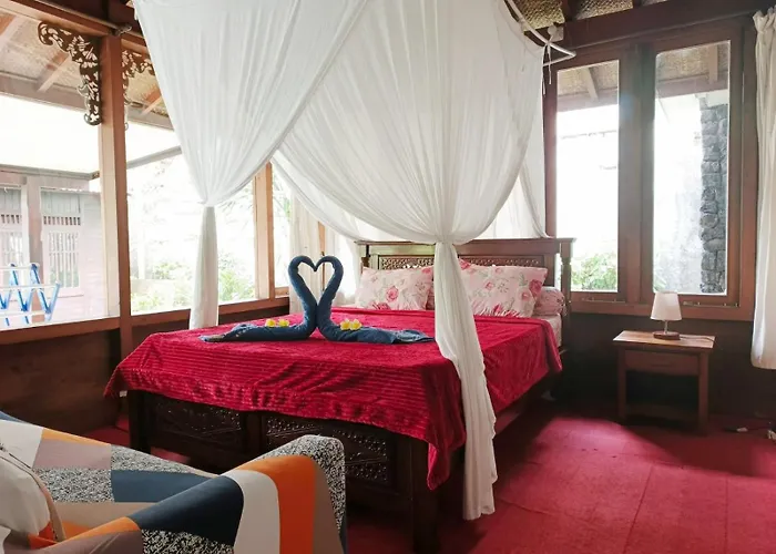 Malathi Authentic Joglo House - Garden Pool View ヴィラ *